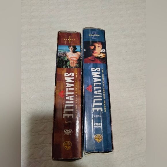Smallville Seasons 1 & 2 on DVD - Picture 3 of 3